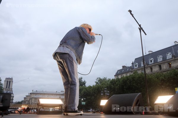 JOHNNY JANE - 2023-06-29 - PARIS - Parvis de l'Hotel de Ville - 